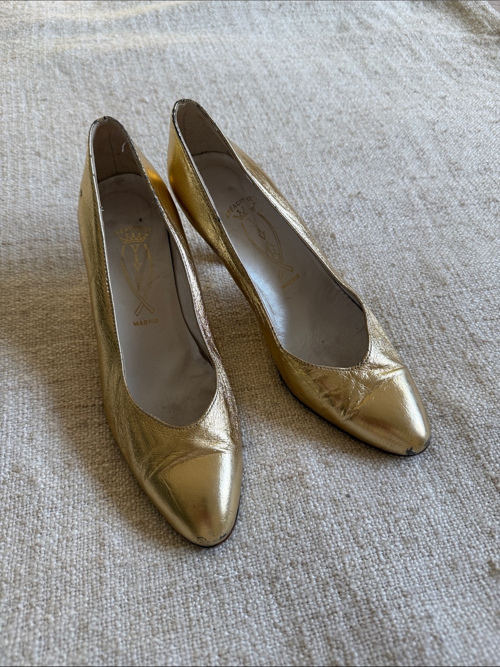 Amazing Vintage Gold Leather Pointed-Toe Pumps from Spain Sz 6 / 36